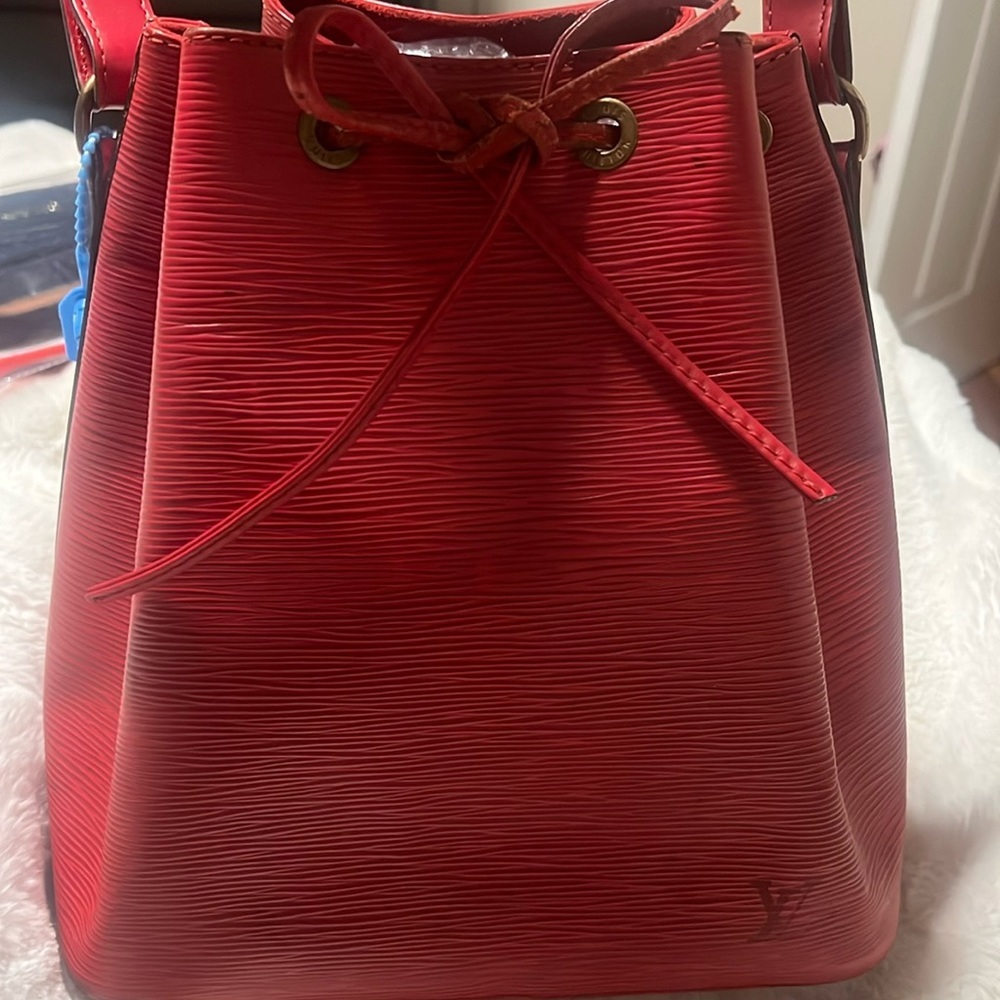 “LOUIS VUITTON” EPI LEATHER BUCKET BAG NOE - Picture 4 of 16